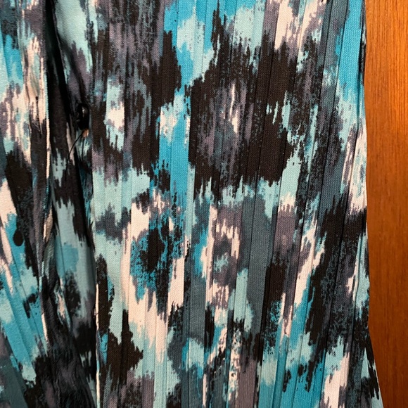 Long sleeve button up blouse, crinkle fabric - Picture 3 of 5